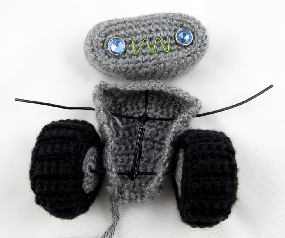 Cuddly Robot Crochet Pattern | Squirrel Picnic