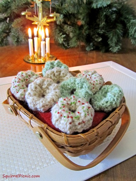 Wreath Spritz Crochet Cookie Pattern