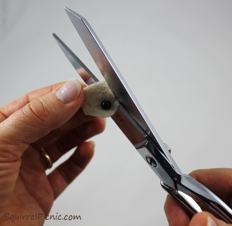 How to embroider a face for squirrel amigurumi tutorial by Squirrel Picnic.