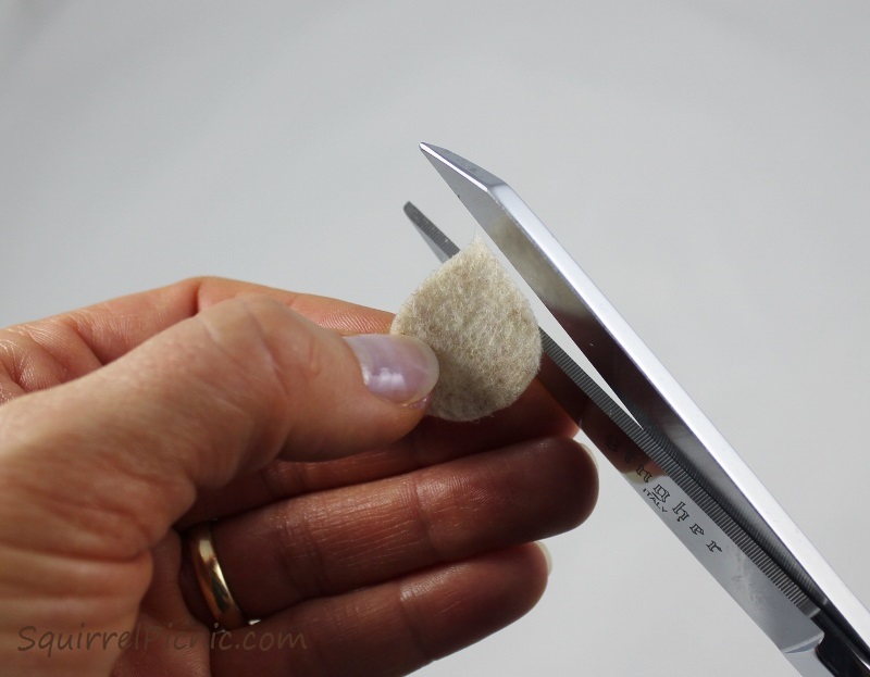 How to embroider a face for squirrel amigurumi tutorial by Squirrel Picnic.