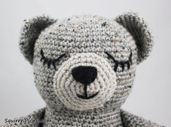 How to Add Faces to Your Amigurumi: Sleepy Eyes / 12 Step Tutorial by SquirrelPicnic.com